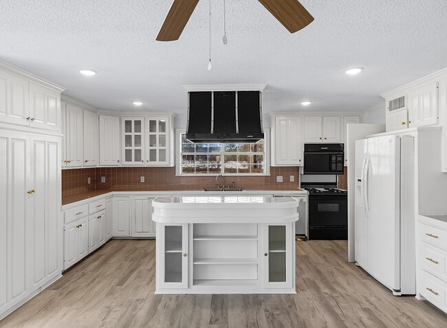 Photo - 2607 Lonnie Ln