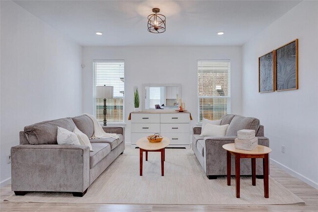 Photo - 468 Sheepshank Dr