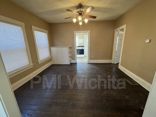 Photo - 511 E Indianapolis St