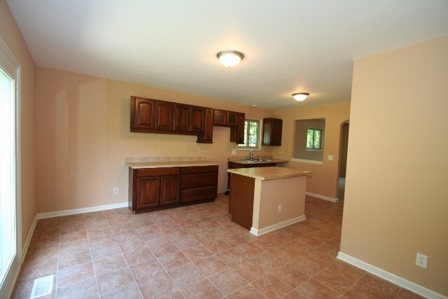 Photo - 2213 Saginaw Rd SE