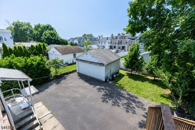 22 Meeker Pl