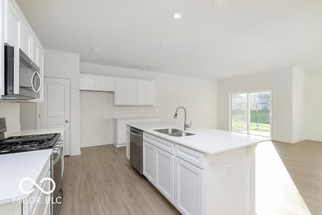 Photo - 18661 Moray St