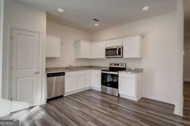 Photo - 3180 Delancy St