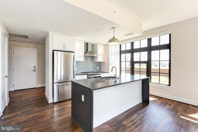 Building Photo - 901 H St NE Unit 230