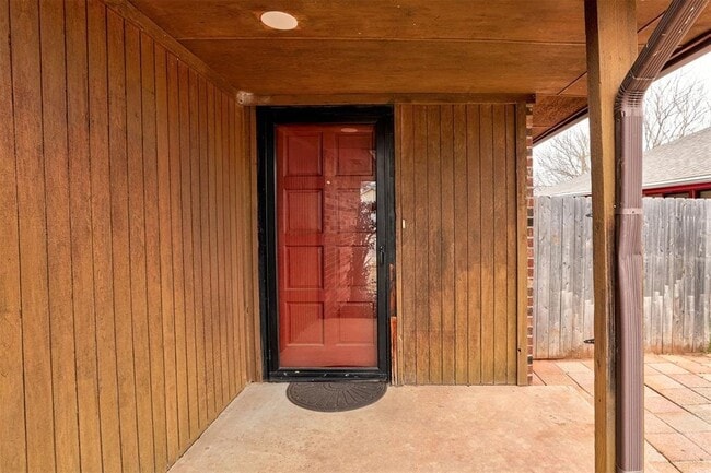 Building Photo - 9021 N Rockwell Dr