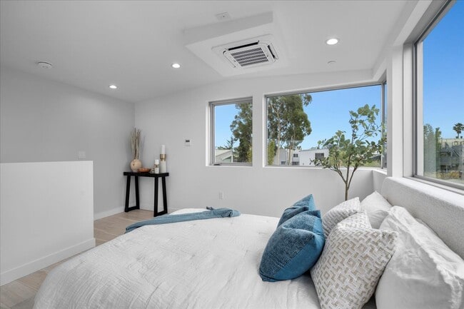 Photo - 541 Rose Ave Unit Loft