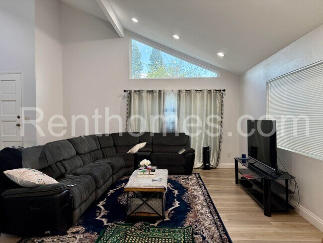 Photo - 17540 Hada Dr