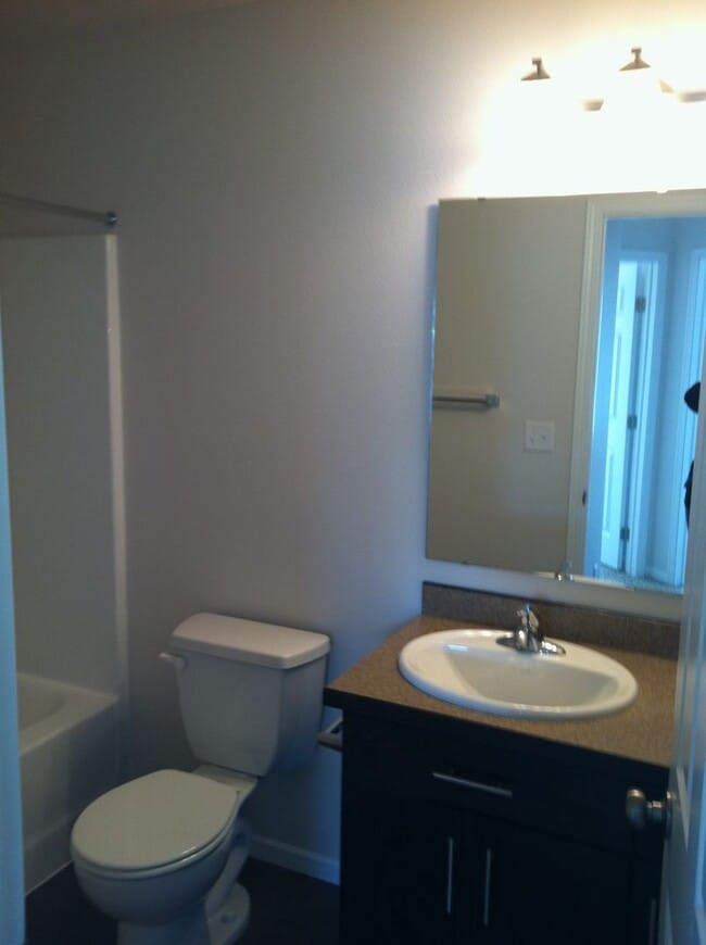 Building Photo - 3 Bed 3 Bath Single Family Home