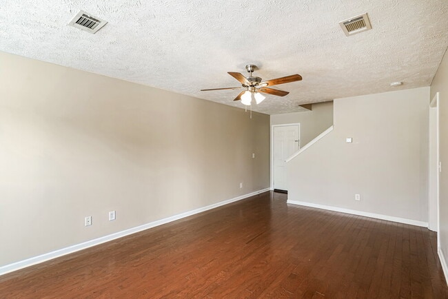 Photo - 1416 Sprucedale Dr