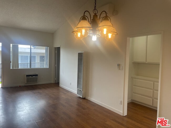 Photo - 1249 N Virgil Ave