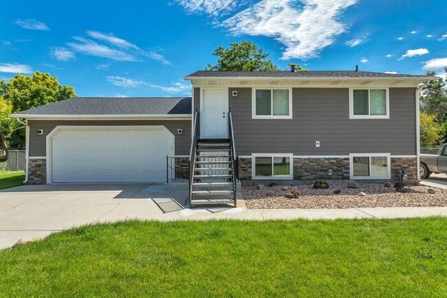 Photo - 570 N 300 E House