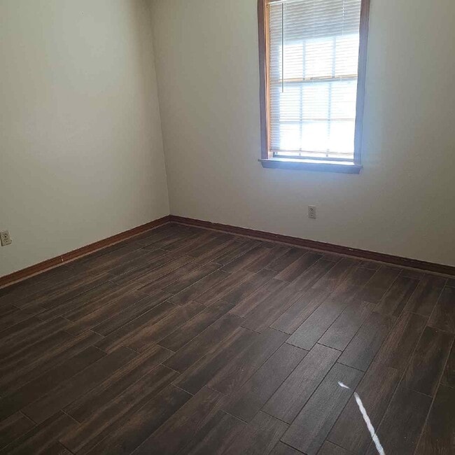 Photo - 1002 Sybil Dr