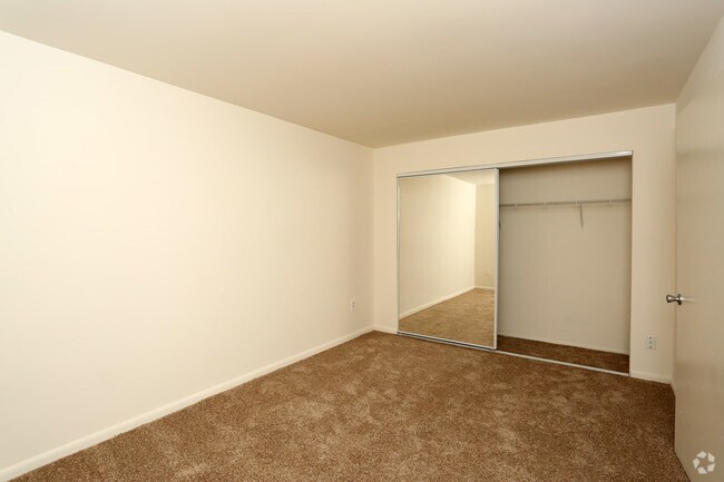 2 Bedroom 875 SF-Bedroom