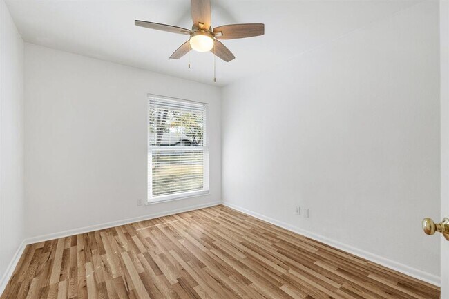 Photo - 11904 Highland Oaks Trail