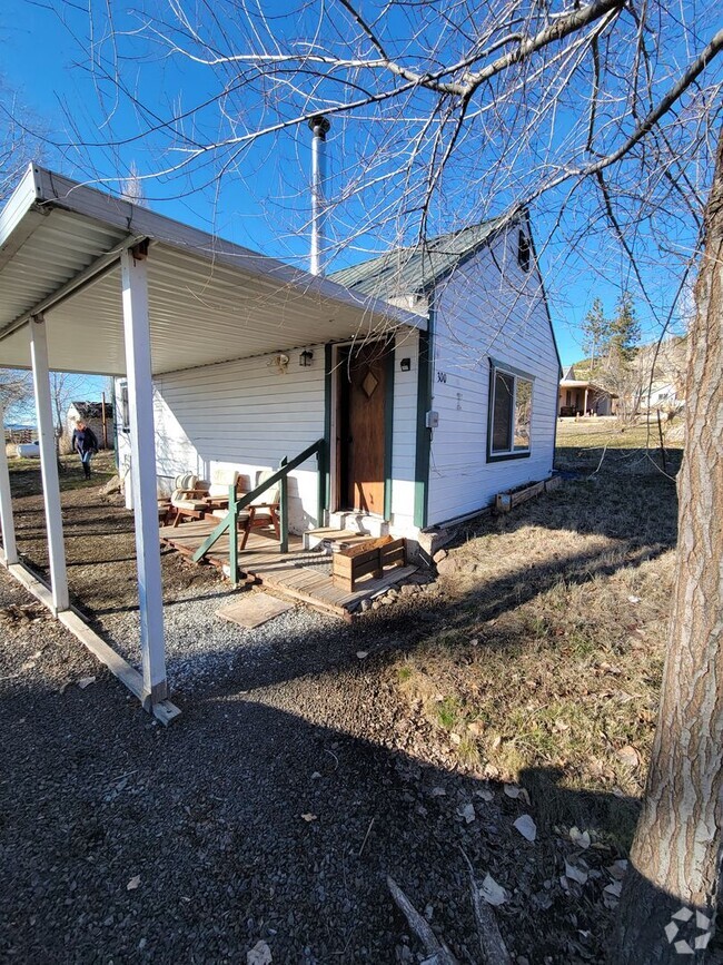 Building Photo - 1 bed/1 bath in Adin CA Rental