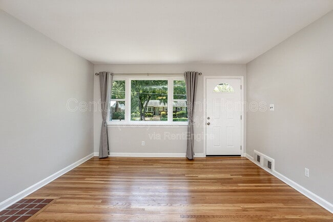 Photo - 3233 Holly Hill Dr