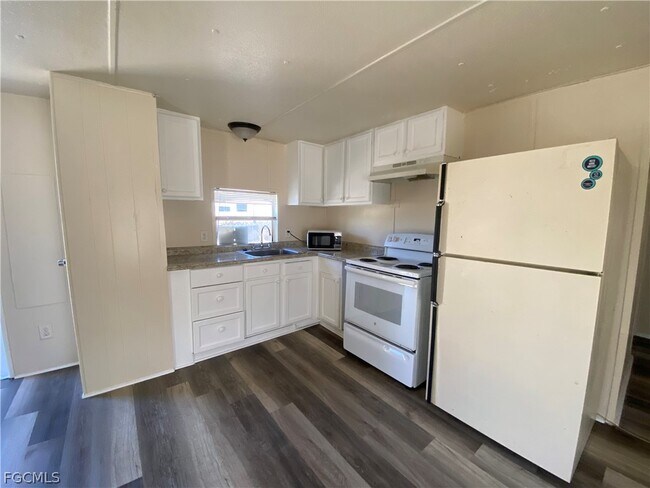 Photo - 7877 Suncoast Dr