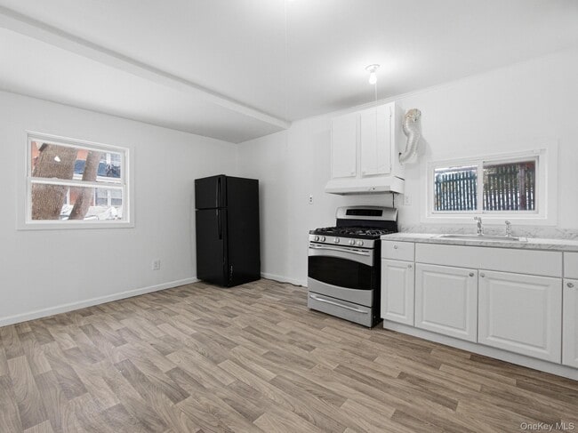 Photo - 19 E Castle Ave