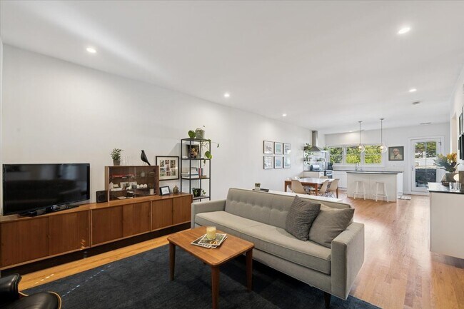 Photo - 2455 W Ohio St