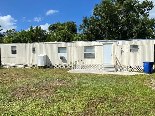 Building Photo - 8376 Nault Rd