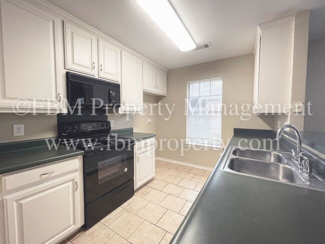 Photo - 2702 Boyd St