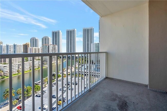 Photo - 300 Bayview Dr Unit 1411