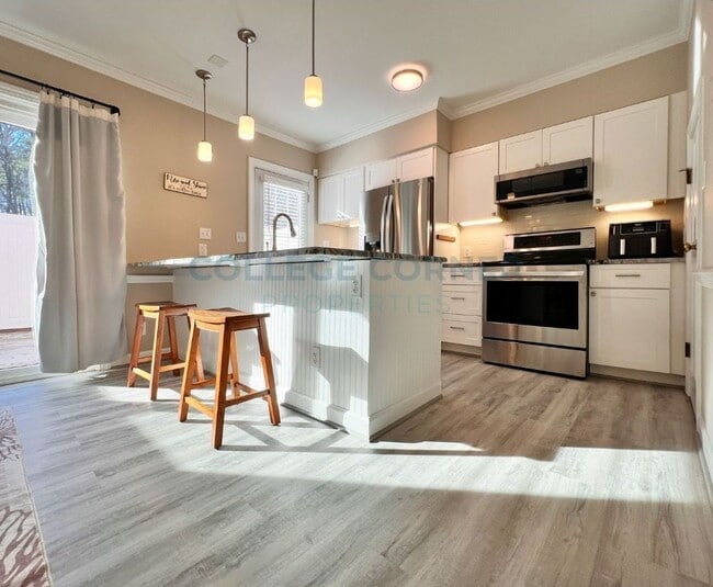 Photo - 330 Hanover Arms Ct