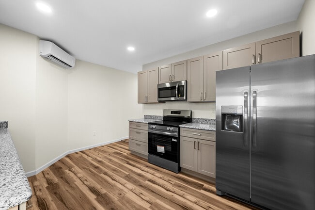 Photo - 346 Bennett St