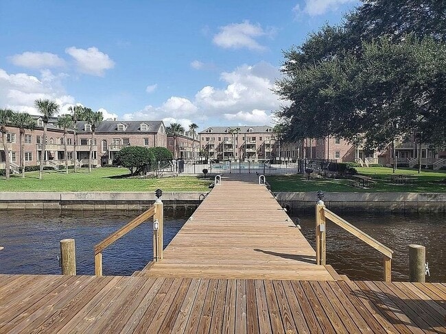 Photo - 842 Cedar St