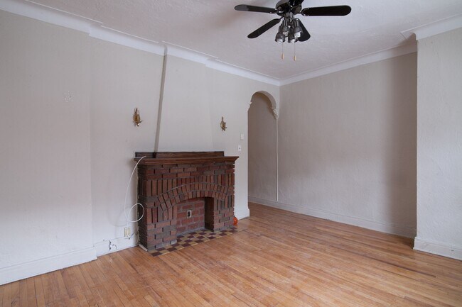 Photo - 4880 Queen Mary Road Unit 1