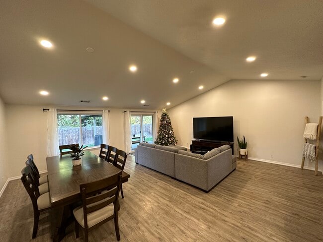 Photo - 1515 W Harbeck Rd