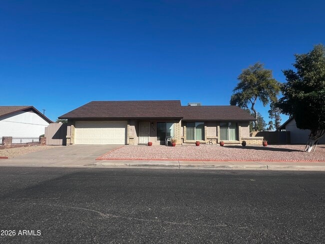 Building Photo - 1550 W Knowles Ave