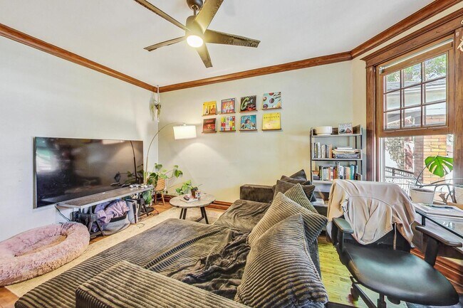 Photo - 3452 N Leavitt St Unit 1