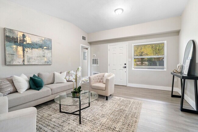 Photo - 6113 Hialeah St