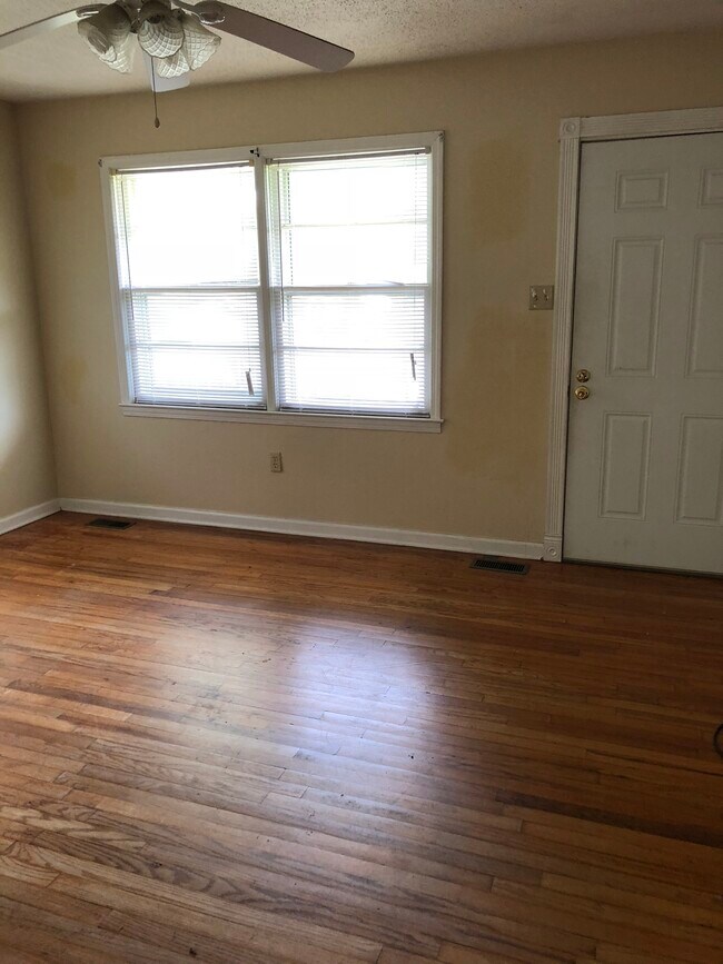 Photo - 107 Gregg Ct