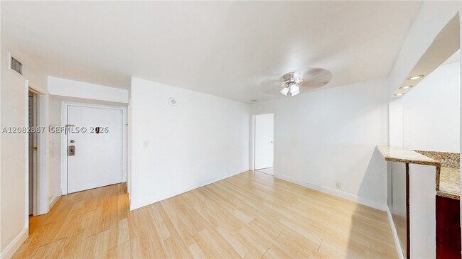 Photo - 17011 N Bay Rd Unit 516