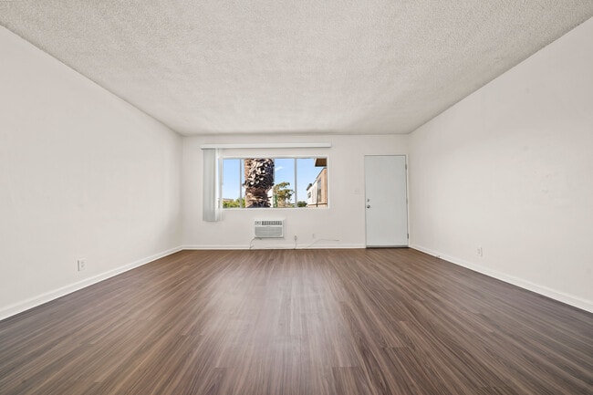 Photo - 1000 E 32nd St Unit D