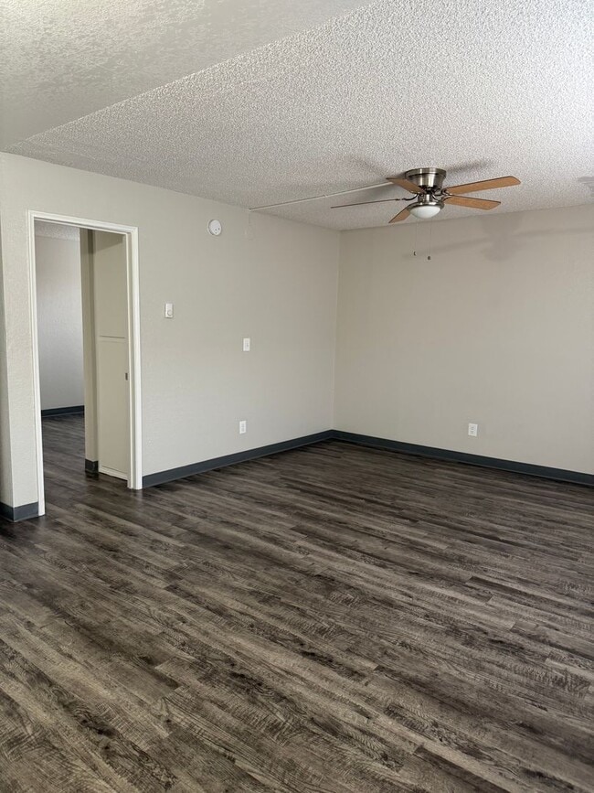 Photo - **MOVE IN SPECIAL**  Come and apply today!! Unidad 350