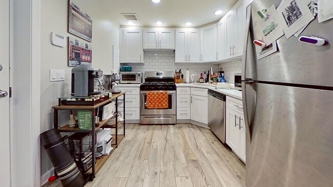 Photo - 719 W Buckingham Pl Unit 3