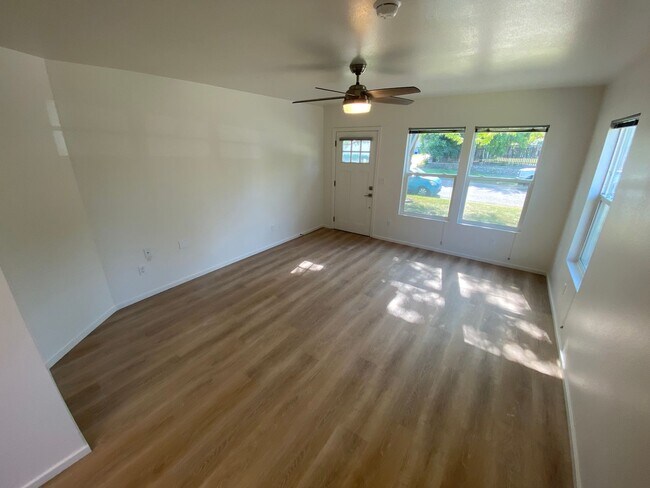 16 N Everett St Unit 16 N Everett St. #B