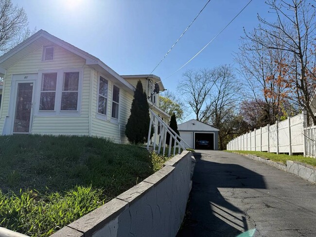 Photo - 308 E 8th St