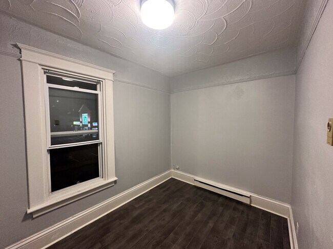 Photo - 422 St. George St