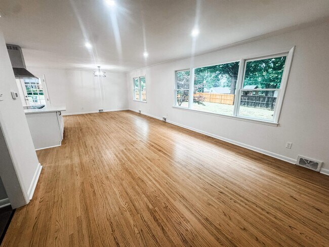 Photo - 5504 Normandy Rd