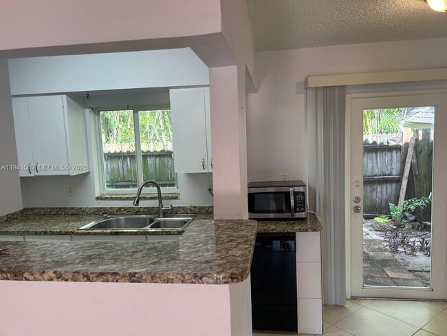 Photo - 1111 SW 4th St Unit 1