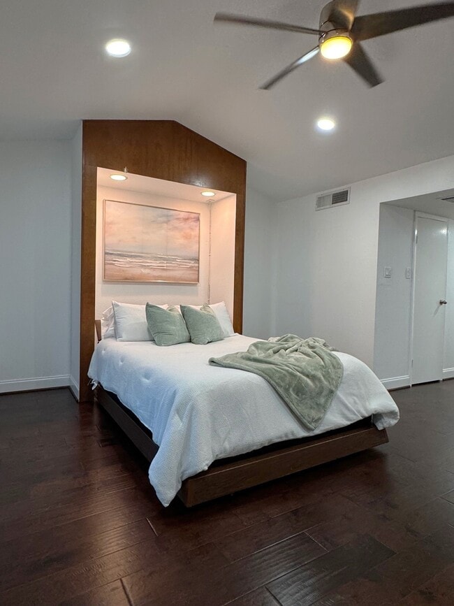 Building Photo - 14777 Wunderlich Dr Unit 1108