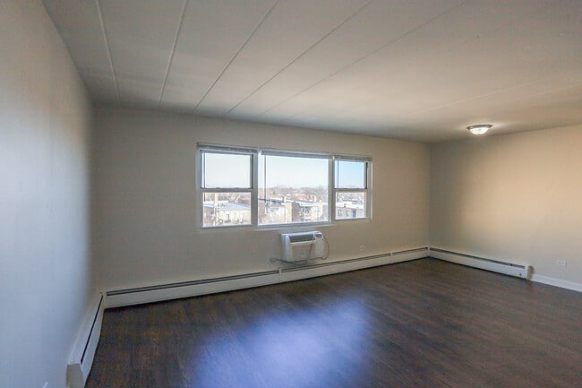 Photo - 7300 N Ridge Blvd Unidad #105