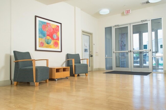 Photo - AveCDC Station