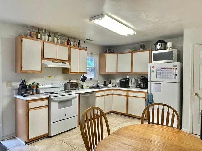 Photo - 200 Janie Ln