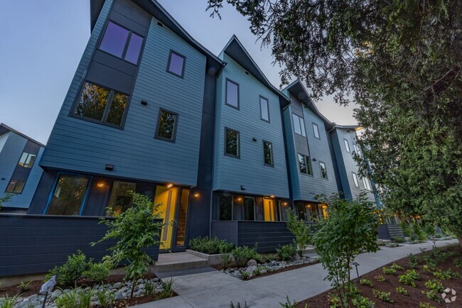 Building Photo - Riverside Townhomes - Waterfront Living in...