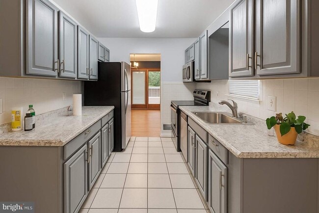 Photo - 8905 Bluffwood Ln